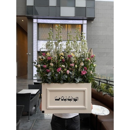 Daily Lizia - A large wooden box made of wonderful natural flowers with the ability to change the writing on the box