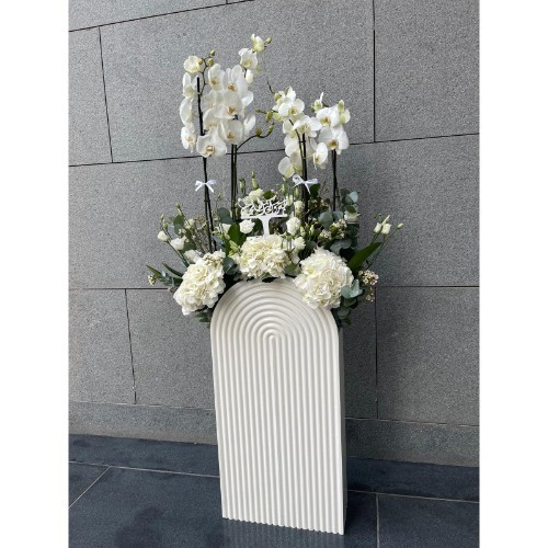 Big Stand VIP - A meter and a half wooden stand with plant arcade flowers, hydrangeas and acrylic phrases