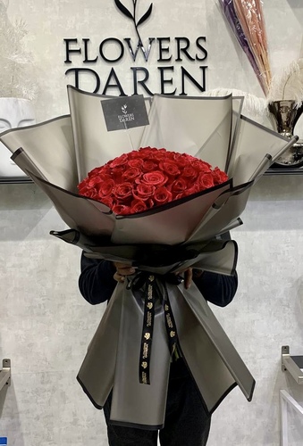 Darena flowers - Red 100 - 100 red roses in special packaging (the bouquet size is very large)