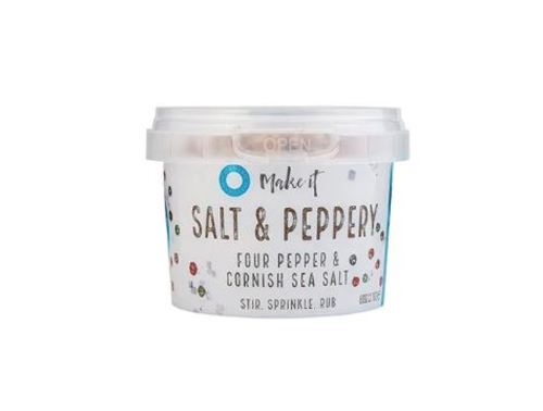 كورنيش ملح البحر ملح و فلفل - We don’t want to brag, but we think it’s the pimento pepper that really makes our Salt & Peppery blend. It’s all about the fine detail and that’s why we’ve meticulously mixed up a blend of sea salt with cracked black peppercorns, red pepper and green peppercorn and not forgetting the pimento. Why settle for the same old ground black pepper and table salt when you can do so much better? We’ve done a lot, lot better for you. 
 Our 60g pot is perfectly sized to take centre stage on your dining table or to pack away with a summer picnic. 
 Ingredients: Sea Salt, Crushed Black Peppercorn, Red Pepper, Cracked Green Peppercorn, Pimento.