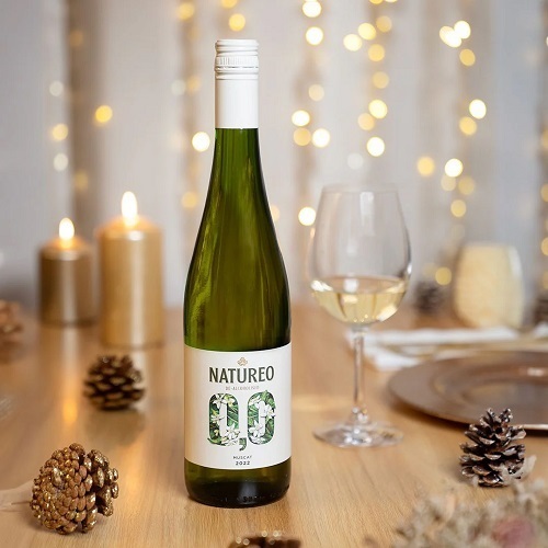 NATUREO MUSCAT STILL (WHITE) 75CL - SPAIN - Since the Zero Alcohol Revolution back in 2008, Natureo broke the taboos and perceptions while being a pure 0.0% grape beverage made from vineyards in Catalunya, Spain.