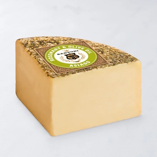 ROSEMARY OLIVE OIL ASIAGO BELLAVITANO 200G-USA - Experience the familial flavors of our roots. The essence of an Italian kitchen — nutty and fruity with hand-rubbed rosemary and olive oil. Taste Notes: An aromatic burst of rosemary coupled with the earthy flavor of olive oil lends a new dimension to our unique Asiago. The rind is meant to be eaten and a part of the tasting experience!