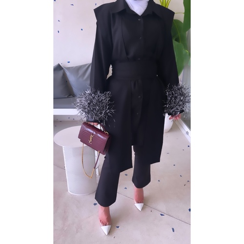 Her Highness - Black top with white feathers & belt - _ Model wearing size M, model Hight 152cm _Top length 35 inch _Fabric type : cotton _ Dry-clean only _ No refund no exchange