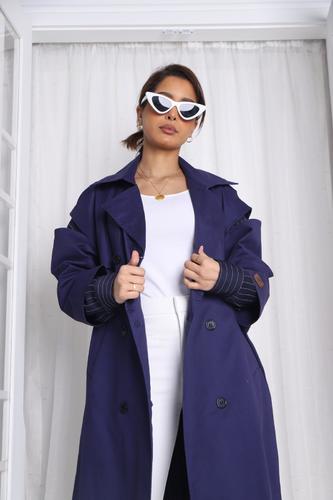 Double dark blue trench - _قياس المودل M _طول التوب 41 انش  _الخامه جينز  _غسيل داري كلين _في حال يوجد قياس خاص يرجى الكتابه بالملاحظة