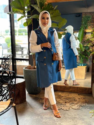 Her Highness - Jeans Trench - Model wearing size M  
 _Top length 37 inch  
 _Fabric Jeans | 
 _ Dry-clean only