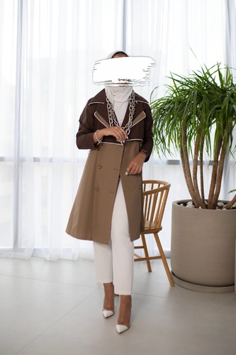 Trench coat sand double breast - _قياس المودل M 
 _طول التوب 37 انش  
 _الخامه قطن  
 _غسيل داري كلين