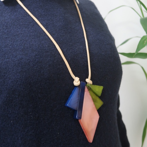 Multicolor pendant