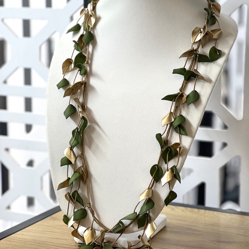 Golden leaves - Materials : resin  Length :  59 CM ( LONG / ADJUSTABLE )