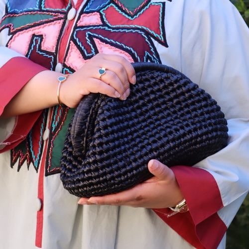 OVAL BLACK CLUTCH - Materials : leather 
Size : LARGE 


** HANDMADE