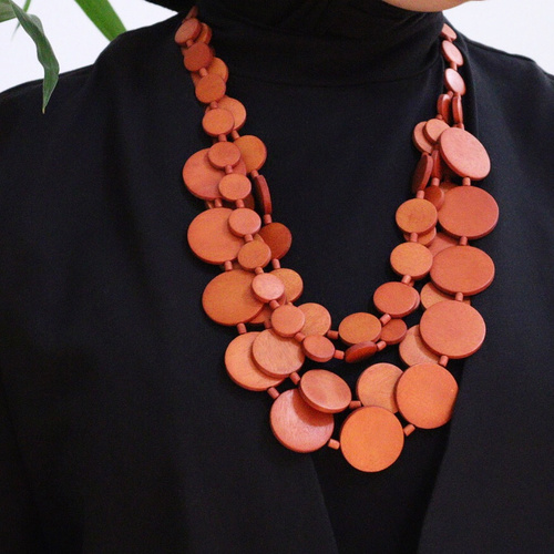 Different circle beads necklace