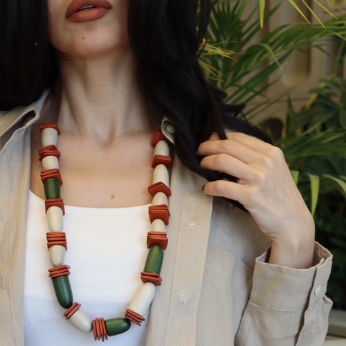 creamy and olive necklace