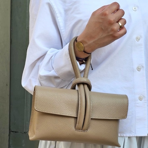 Sand ' SOUL KNOT ' bag - Genuine leather, Made in Italy Size: 23×12×5 cmComes with a removable crossbody strap