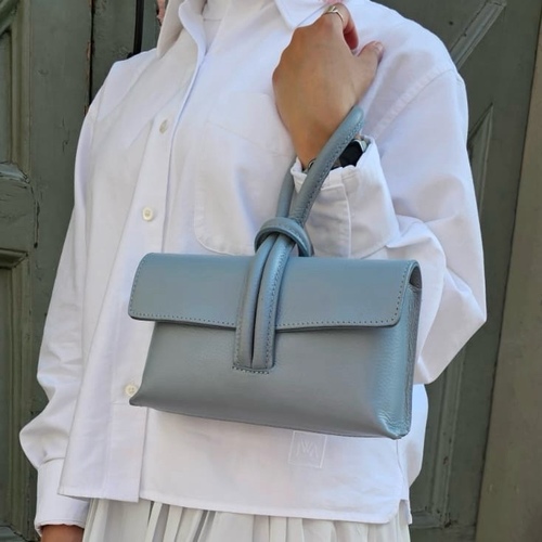 Dusty Blue ' SOUL KNOT ' bag - Genuine leather, Made in Italy
Size: 23×12×5 cmComes with a removable crossbody strap