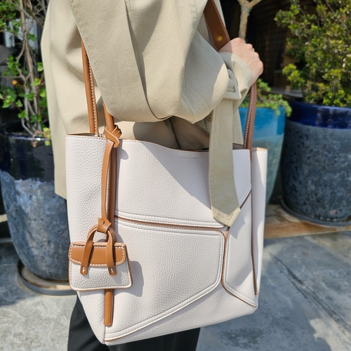 THE GO-BAG in beige