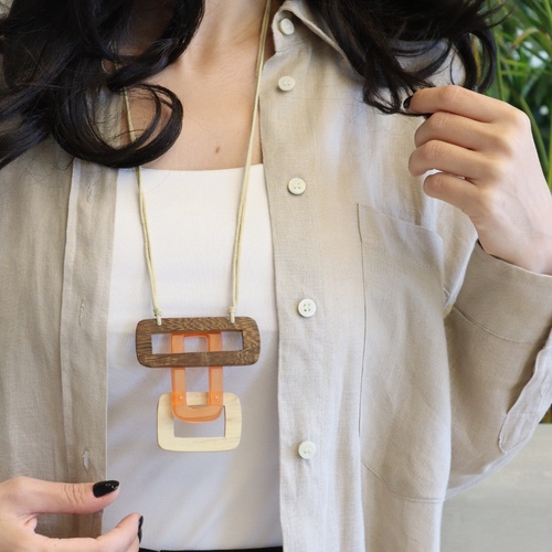 woodi - Materials : wood Length : 55 CM ( LONG / ADJUSTABLE )