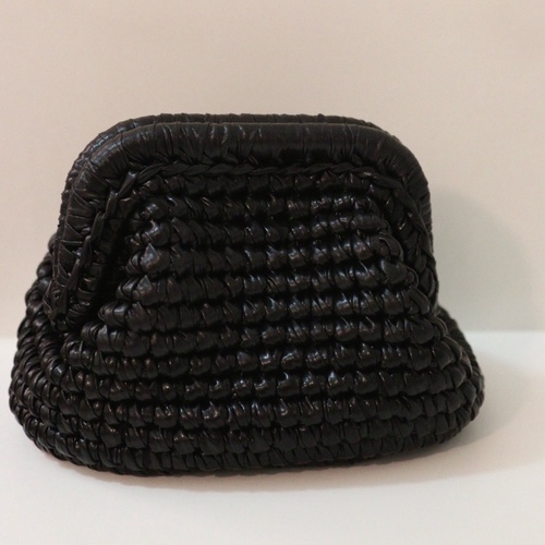 GLOSSY BLACK CLUTCH