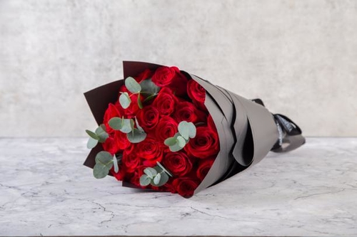 N rose - bakeh 50 red roses