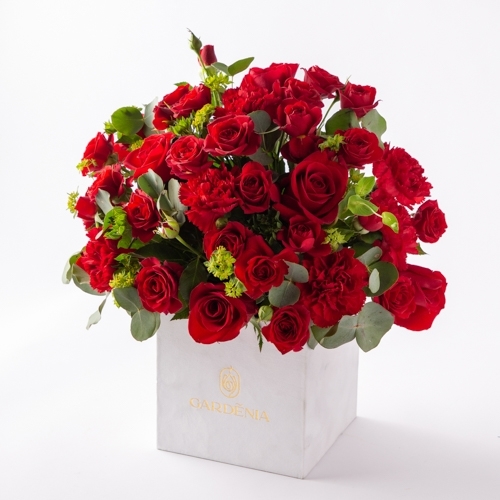 Box 11 - Beautiful roses with carnation with baby roses