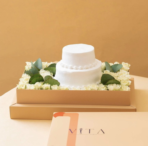 Antika - Box contains 2 layers cake with white baby roses and green leaves