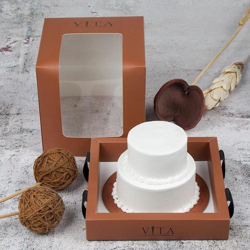 يونت - A box that contains a white cake.