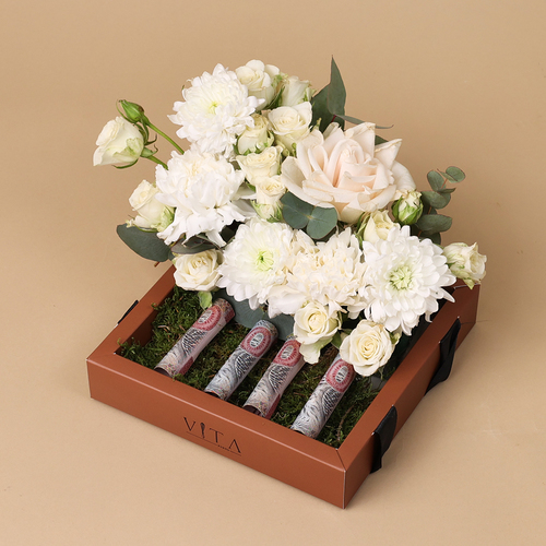 martin - Box containing flower and amount of money as per request