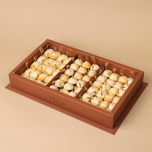 mini sand - box contains 62 mini sandwiches with flavors ( cheese ,halloumi, lanbna and turky)
