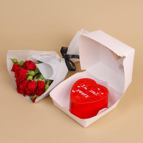 Love Bento 4 - Vanilla bento cake with a special baby roses mini bouquet