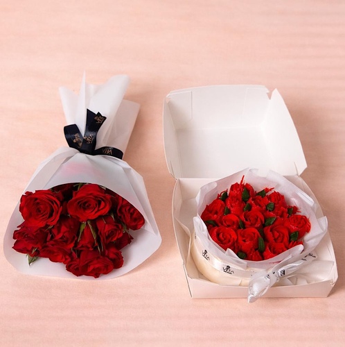 Bento frost - Vanilla bento cake with a special baby roses mini bouquet