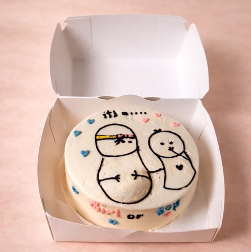 Bento rev - Vanilla bento cake with a special baby roses mini bouquet