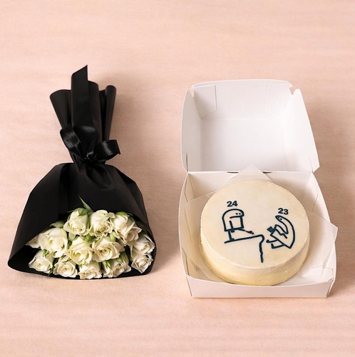 Bento be - Vanilla bento cake with a special baby roses mini bouquet