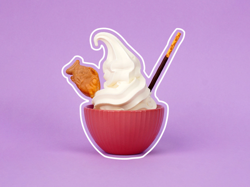 taiyaki cup - A cup of preferred ice cream flavor with the fish taiyaki waffle garnish with mini fish bites and coated chocolate sticks with a 1 choice of your toppings
