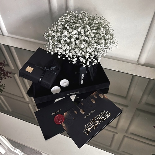 Ramadan Tray - Ramadan Tray contains Fresh White Jepsophilia, 200g of VLR chocolate, and Ramadan Card.