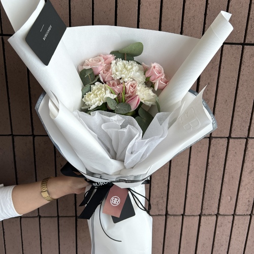 FC bouquet - Contains baby roses and cornition.