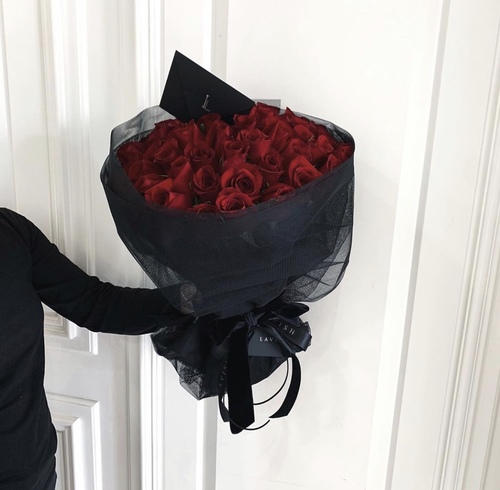 Black Bouquet - 45-50 roses