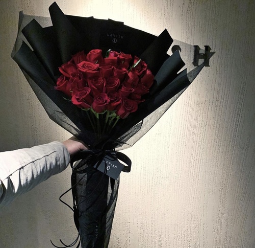 Lavish Flowers - Queen - Queen Bouquet | 20 roses