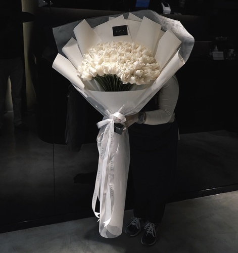 Lavish Flowers - Queen | 50 roses - Queen bouquet | 50 roses