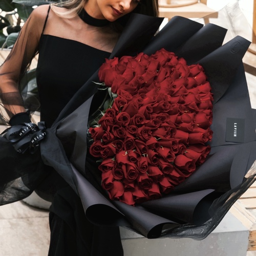 Lavish Flowers - Queen 100 Roses - 100 roses bouquet.