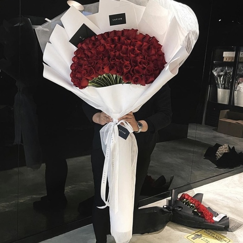 Lavish Flowers - Queen | 75 roses - Queen Bouquet | 75 roses