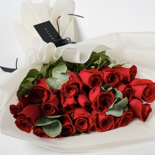 Mi roses with colorless wrapping - Mi roses bouquet contains 18 roses with transparent wrapping.