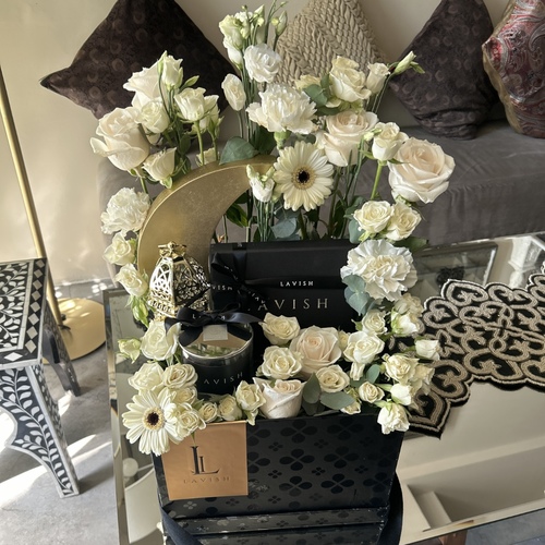 Lavish Flowers - Albaraka Neqsa - It Contains roses, carnations, baby roses with a golden crescent moon , lantern, 200 grams of Lavish chocolate, a special jar of pecans , and a greeting card.