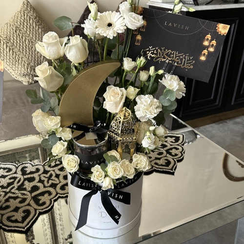 Lavish Flowers - Blessings Maga Neqsa - Contains roses, carnations, baby roses with golden crescent moon, lantern, special caramelized bacon and greeting card.