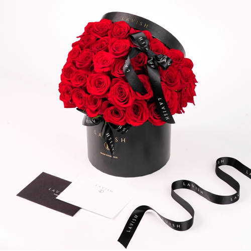 Amanda Box - contains 25-30 roses with Lavish Card.