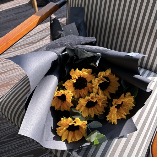 Lavish Flowers - Devotee - Contains 6 pieces of sunflowers.