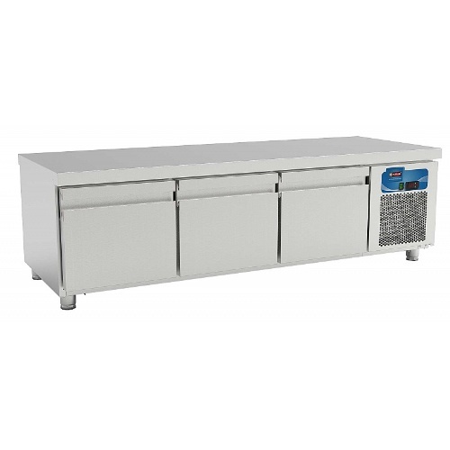 Fridge Under Counter 3 Drawers C#222 - FRIDGE UNDER COUNTER 3 DRAWERS 
Stainless steel body 
Capacity 260L
 Temperature (-2/+8 °C)
 Power 300W 
Dimensions: 1886 * 700 * 570 mm 
Made in Turkey 
Brand Kayalar