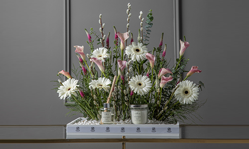 Elegant Pink - A tray that contains mix of gerbera, calla and veronica with diffuser and candle.
Height: 60 cm, Width: 48 cm