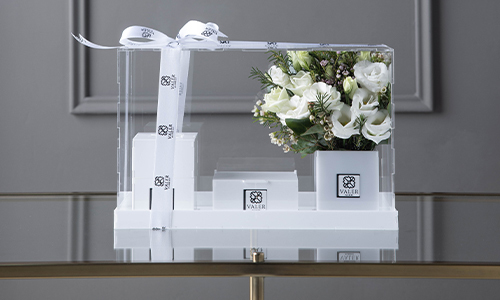 Stunning White - This bouquet contains lisianthus flowers, wax flowers with Belgian chocolates and mubkhar.
Height: 23cm Width: 35cm