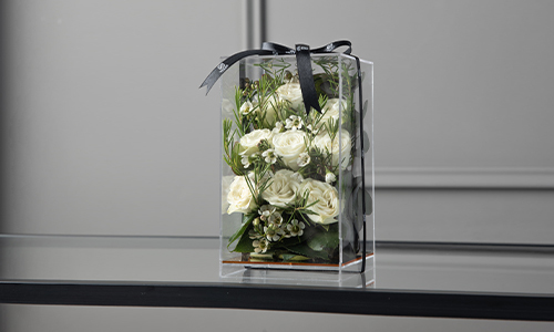 Amare - The bouquet contains baby roses and wax flowers in a box.
Height: 19 cm, Width: 12 cm