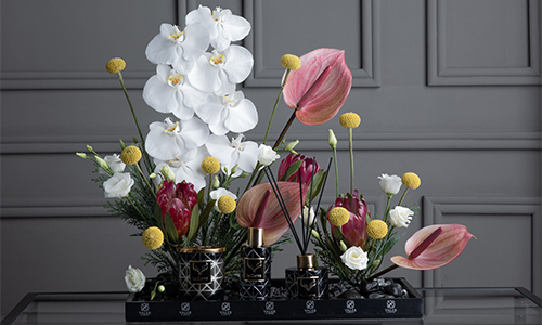 Karl - The bouquet contains cut flowers, anthurium, lisanthus, protea and craspedia in addition to diffuser, perfume and candle.
Height: 50 cm, Width: 48 cm