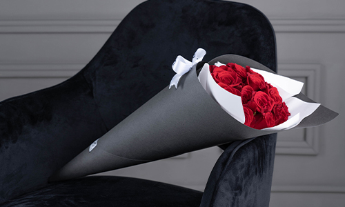 Passion Bouquet 15 - Luxurious hand bouquet contains 15 big roses in red color with a grey wrapping