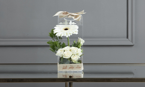 Simon Bouquet - A basket contains gerbera, baby roses and trachelium.
Height: 23 cm, Width: 10 cm